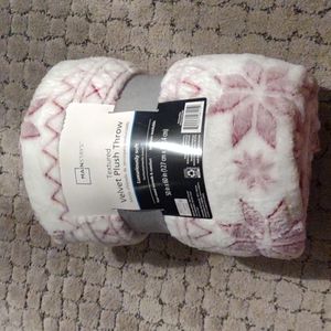 Mainstays plush throw blanket